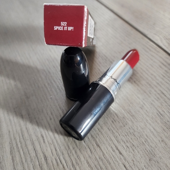 MAC Lusterglass Lipstick Spice it up! - Picture 8 of 8